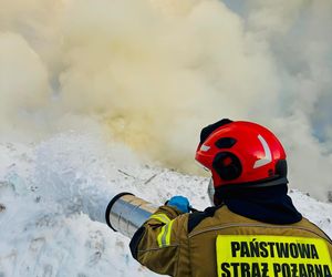 Pożar składowiska śmieci w Tychach. Służby apelują o zamykanie okien