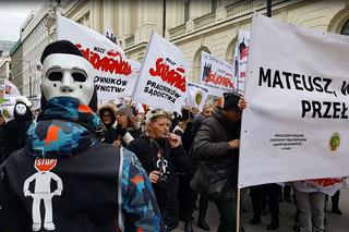 [AKTUALIZACJA] Warszawa: Ostatki u premiera. Pracownicy sądów i prokuratury protestują [WIDEO]