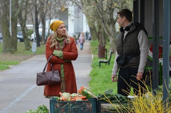 Pierwsza miłość, odcinek 3652. Dorota/Daria (Magdalena Wróbel), Leszek (Bartłomiej Magdziarz)