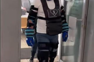 Prezydent Sosnowca mógł poczuć się jak prawdziwy senior. Wszystko za sprawą specjalnego kombinezonu