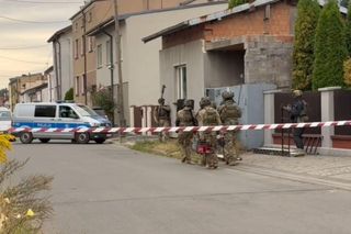 Groza w Kłobucku! Zobaczył w oknie sąsiada z bronią