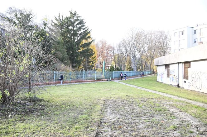 Porywacze dzieci grasują w Warszawie?! „Próbowali nakłonić 9-latka, żeby wsiadł do auta”. Rodzice przerażeni