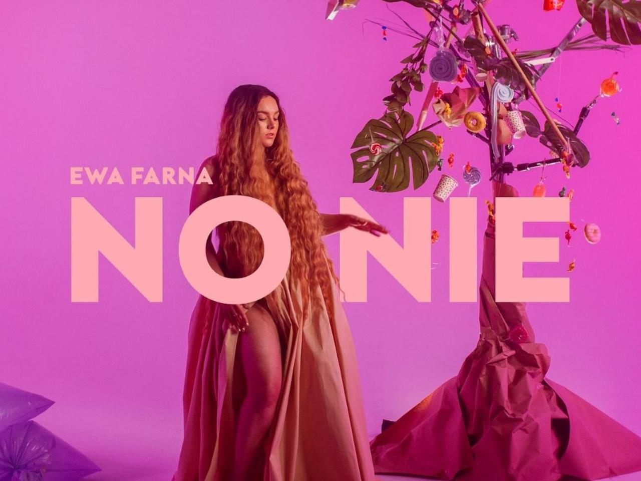 Ewa Farna o presji bycia idealnym w piosence No nie. O czym jeszcze śpiewa gwiazda?