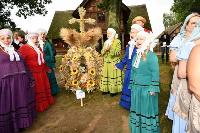 Dożynki wojewódzkie w Olsztynku 2024. Tłumy na wydarzeniu. „To był trudny rok” [ZDJĘCIA]