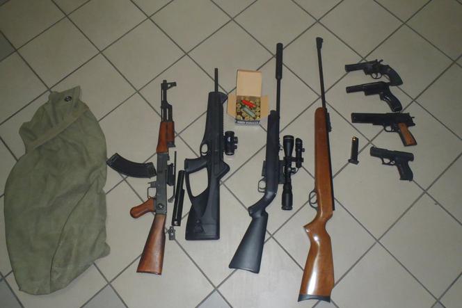Białystok: Nielegalna broń w jednym z mieszkań w centrum miasta
