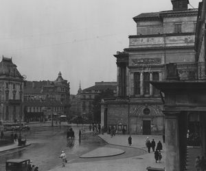 Archiwalne zdjęcia Placu Teatralnego i Pałacu Jabłonowskich