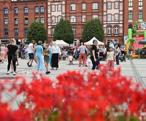 Rudzka Potańcówka znów rozgrzała Plac Jana Pawła II
