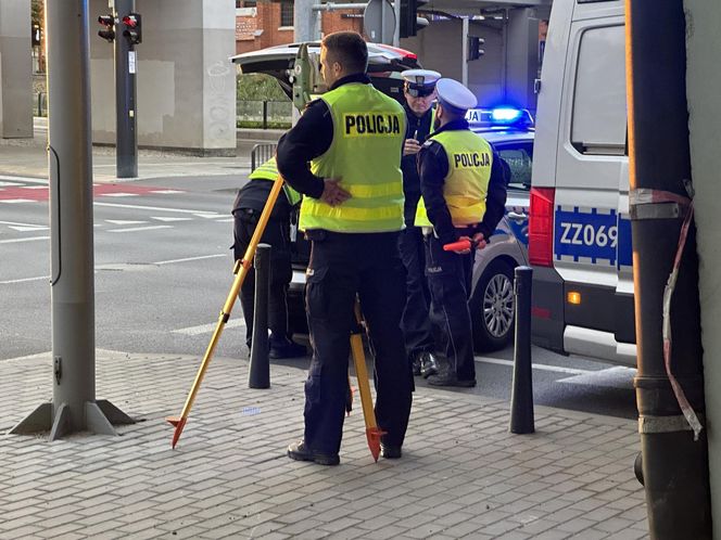 Warszawa. Wypadek na rondzie Tybetu. Tomasz U. przebywał na wolności mimo doprowadzenia do katastrofy autobusu [ZDJĘCIA].