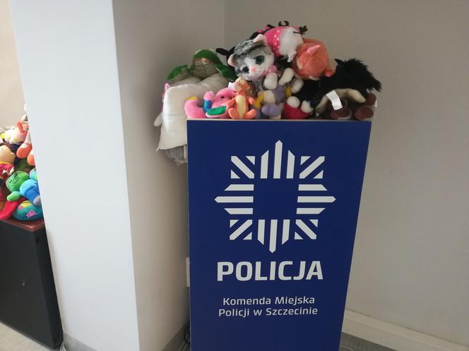 Dzieci przekazały policjantom setki maskotek