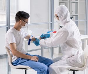 Nie sprawdziła się polityka spawania drzwi. Chiny luzują antycovidowe obostrzenia