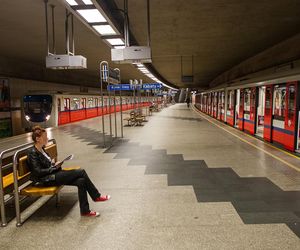 Pilny komunikat dla mieszkańców Warszawy. Ponad 2 tygodnie utrudnień w metrze. „Rozpocznie się remont”