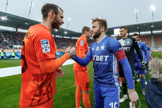 Jakub Błaszczykowski (z prawej) wrócił do podstawowego składu Wisły po kontuzji.