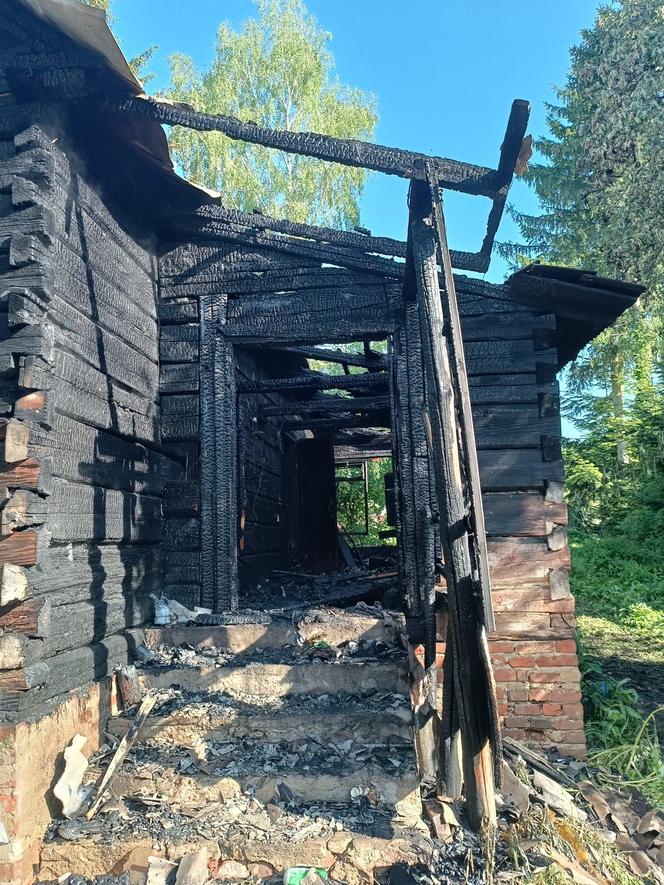 Tragedia w pow. kraśnickim. W domu ujawniono częściowo zwęglone zwłoki