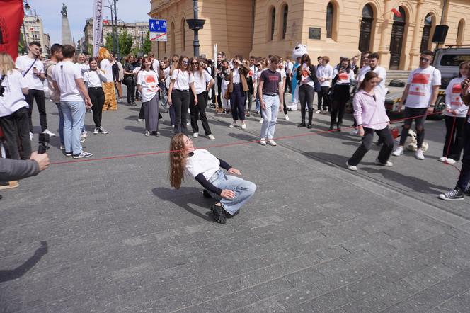 Pochód Juwenaliowy Łódzkich Uczelni. Studenci przejęli Łódź! [ZDJĘCIA]