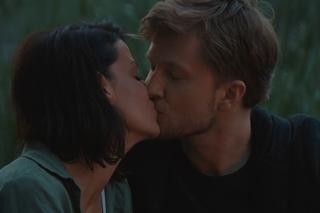 M jak miłość, odcinek 1679. Patrycja (Alżbeta Lenska), Łukasz (Jakub Józefowicz)