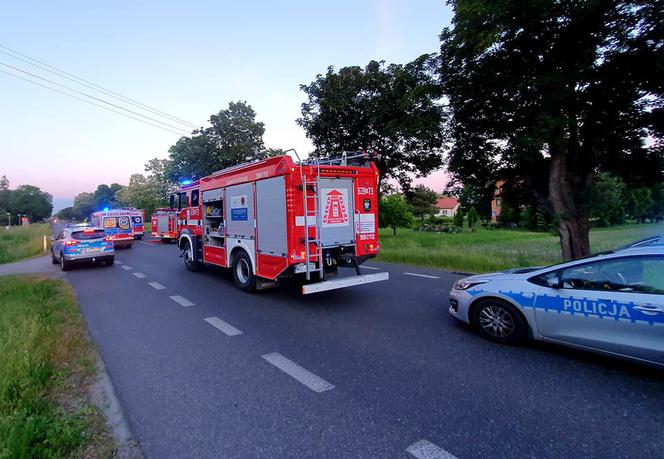 Kożuszki-Kolonia. Jeden 18-latek nie żyje, dwóch zostało rannych! ZDJĘCIA z koszmarnego wypadku bmw na DK nr 92