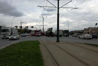 Kraków: 20-letnia dziewczyna wpadła pod tramwaj przy przystanku Rzebika