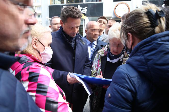 Trzaskowski rozpoczął zbiórkę podpisów w centrum Warszawy