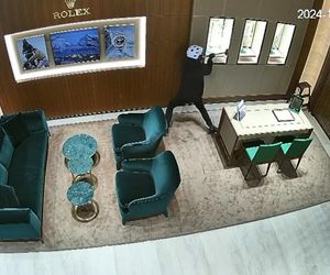 W 1,5 minuty zrabowali zegarki warte 2 miliony. Nagranie z zuchwałego skoku na jubilera w Galerii Mokotów