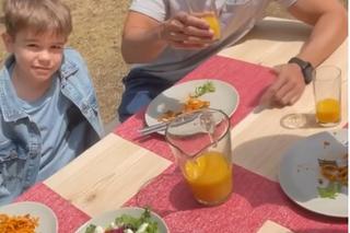 Barwy szczęścia po wakacjach 2023. Ksawery (Bartosz Gruchot), Rafał Cieszyński na planie