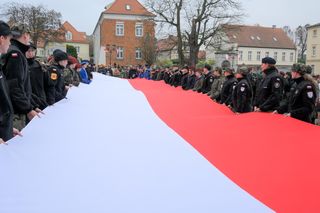 Prymas Polski: każda z nas zobowiązany jest do troski i odpowiedzialności za ojczyznę