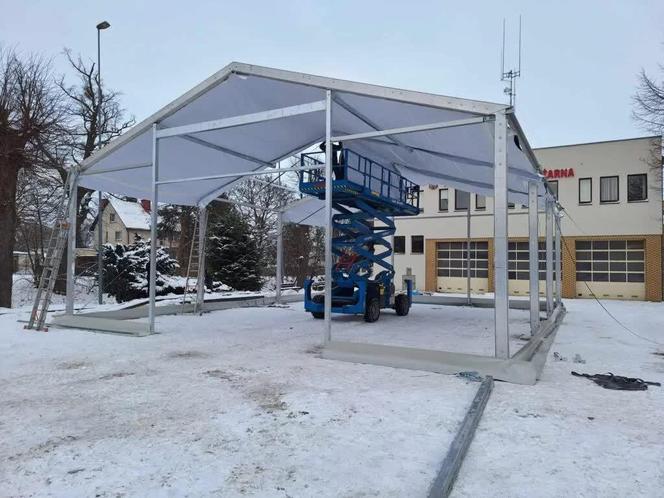 Strażacy muszą przeprowadzić się do namiotu