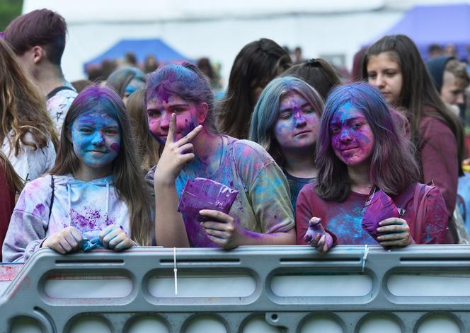 Lublin „wybuchł” kolorami. Holi Festival nad Zalewem Zemborzyckim