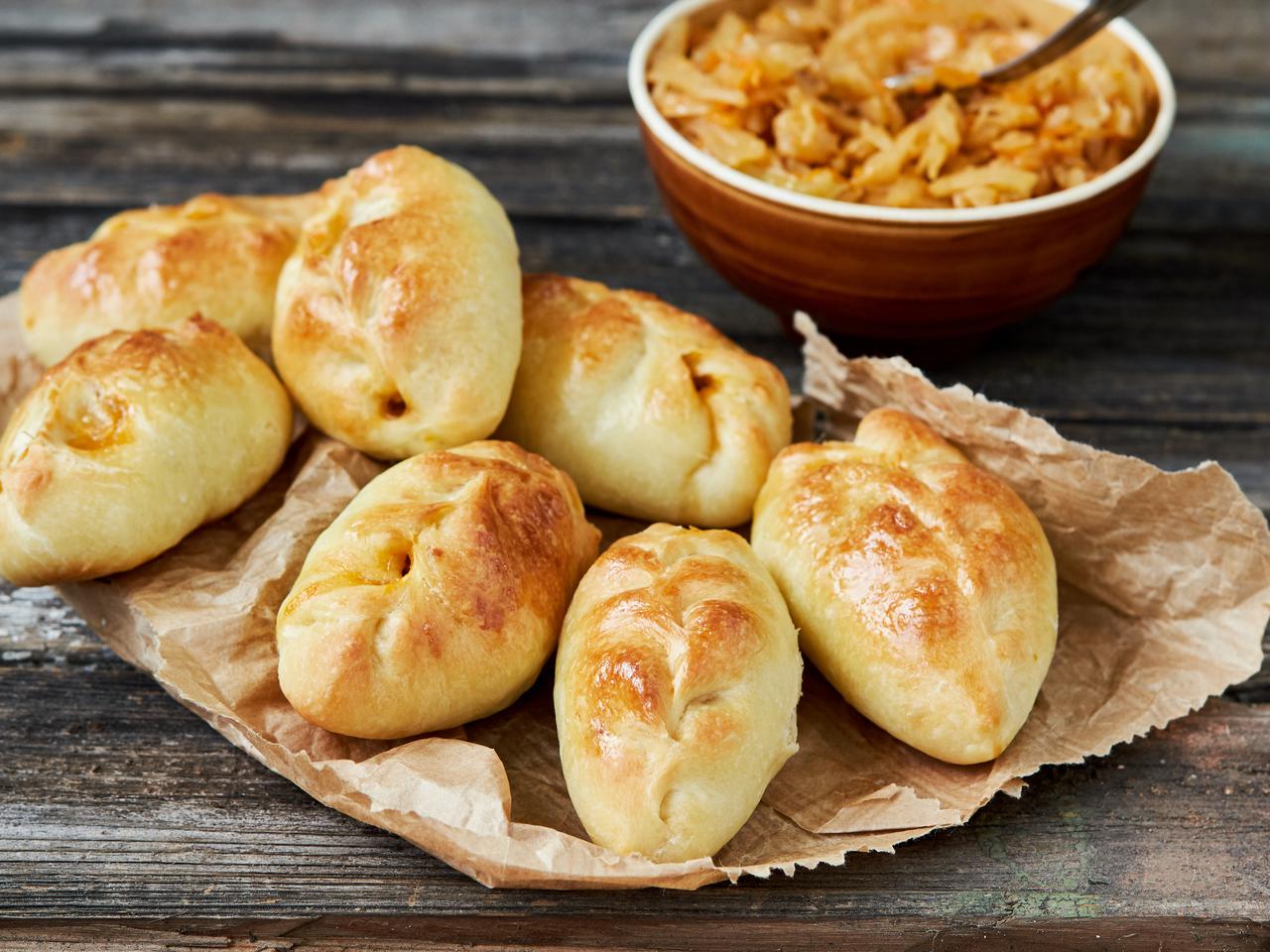 Pieczone pierogi z kapustą i grzybami 