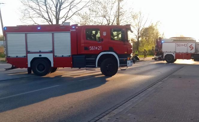 Zderzenie skutera z samochodem w Piasecznie. Do rannego wezwano śmigłowiec