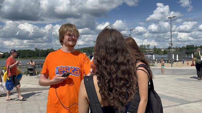 Wakacyjny patrol Eska Summer City na olsztyńskiej Plaży Miejskiej