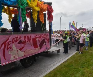 VI Toruński Marsz Równości. Przeciwnicy modlili się w centrum