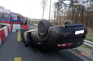 Alfa Romeo na dachu. Do tego prowadzi nadmierna prędkość - ZDJĘCIA