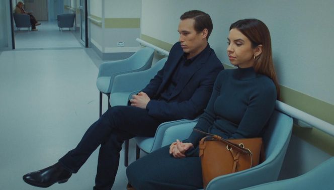 M jak miłość odcinek 1871 ostatni - finał sezonu. Aneta (Ilona Janyst), Olek (Maurycy Popiel) 