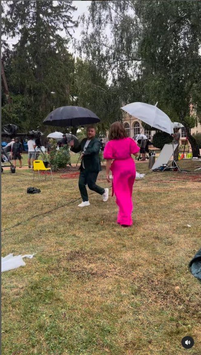 Ania Starmach tańczy w deszczu z Tomkiem Jakubiakiem