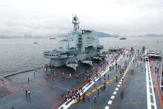 Chińskie lotniskowce Liaoning i Shandong