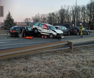 Zderzenie pięciu aut w Długołęce pod Wrocławiem! Utudnienia na trasie do Oleśnicy 