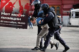 Rosyjska policja pałuje protestujących przeciwko mobilizacji. W Moskwie 120 zatrzymanych, w całym kraju ponad 400
