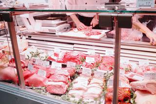 Ceny mięsa budzą grozę. Wzrost cen mięsa odczuje wiele gospodarstw domowych. Wołowina droższa nawet o 50 procent!