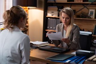 Na dobre i na złe odc. 864. Agata Woźnicka (Emilia Komarnicka-Klynstra), Gloria (Aleksandra Grabowska)