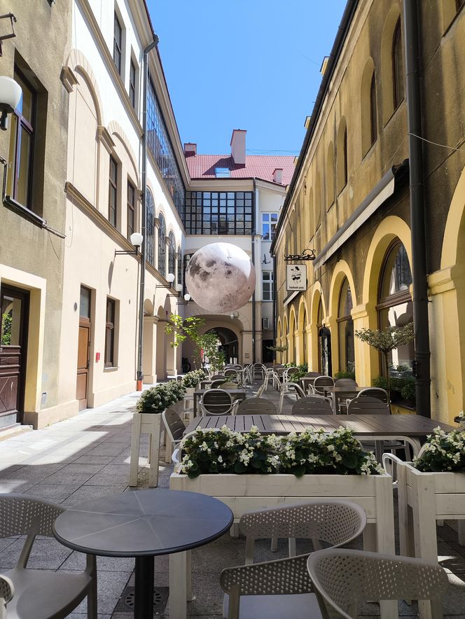 Tarnów ma swój Księżyc! Niezwykła instalacja pojawiła się w Pasażu Tertila