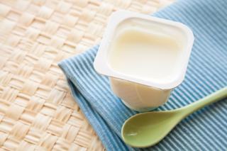 Jogurt dla niemowlaka (FAKTY I MITY). Jak wprowadzać jogurt do diety niemowlęcia