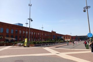 Dzieci uwielbiają kąpiele w fontannach na rynku Manufaktury. To jednak spore zagrożenie dla zdrowia 