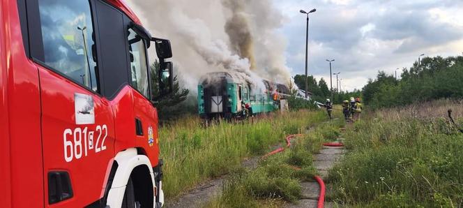 Pożar pociągu w Łazach. Palił się wagon osobowy. To było podpalenie?