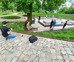 Odtworzenie zdjęcia z lat 30 pod wieżą Klimek w Grudziądzu 