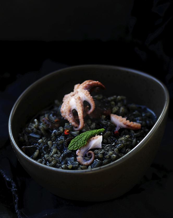 Halloween: przepis na czarne risotto z ośmiorniczkami