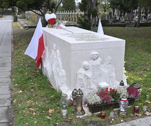 Grób Kornela Morawieckiego na  Powązkach Wojskowych