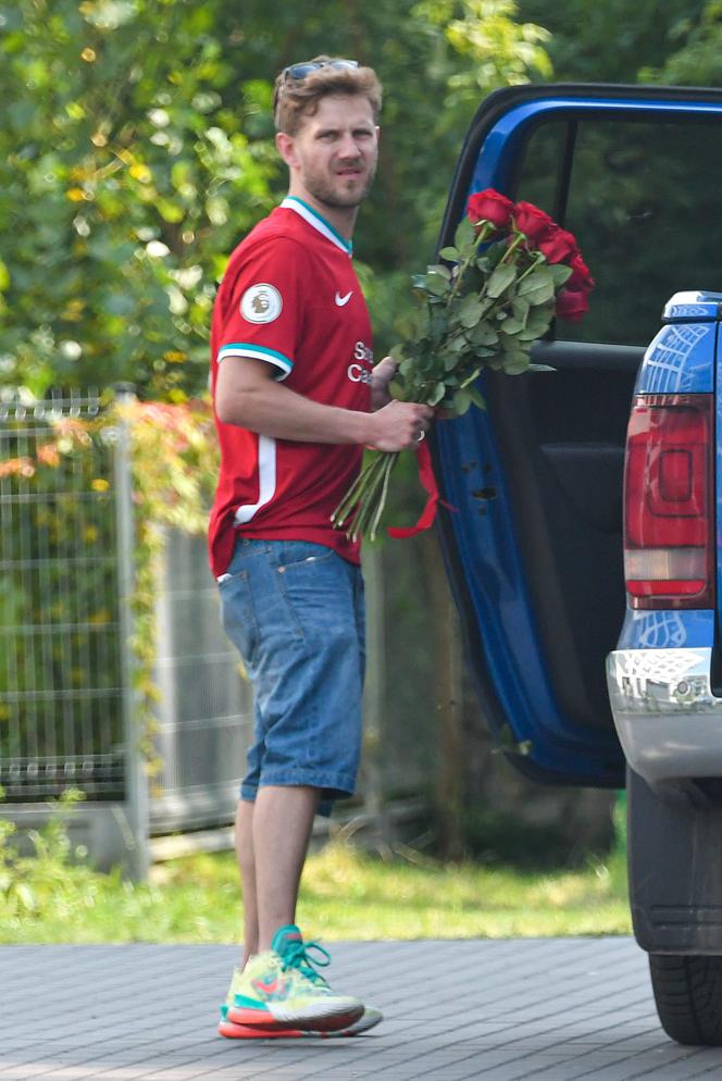 Antek Królikowski dla żony miał przygotowany piękny bukiet róż