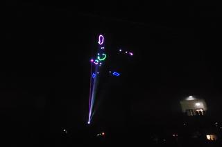 Finał WOŚP w Olsztynie. Pokaz laserowy podczas „Światełka do nieba” zachwycił wszystkich [ZDJĘCIA]