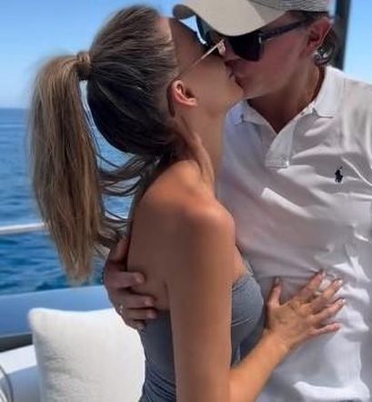 Wybuch namiętności! Małgorzata Rozenek i Radek Majdan pokazali, jak robią to na jachcie! Ciuszki spadały jeden po drugim...