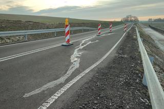 Zapadł się asfalt na nowej drodze z Osiecznej do Goniembic